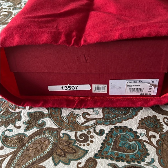 Valentino Garavani Dust Bag and Shoe Box - Picture 7 of 9